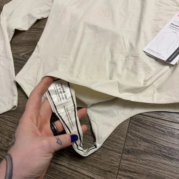 NWT Lululemon Wundermost Ultra-Soft Nulu Turtleneck Bodysuit (Bone) Size Large - Picture 4 of 7